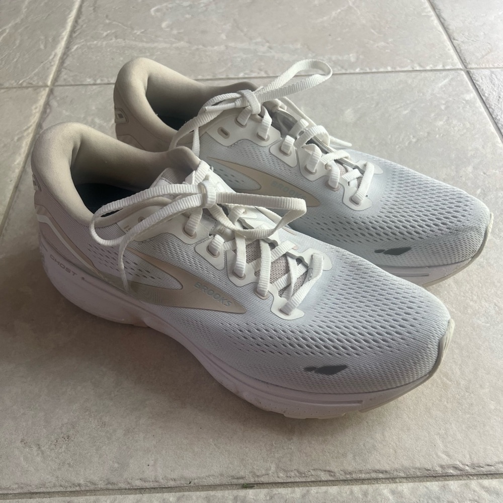 Brooks Ghost 15 Women Running Shoe 10.5 Sneaker